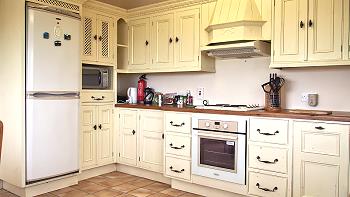 Fully equipped modern fitted kitchen